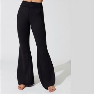 Free People Movement Attitude Flare Sweatpants Black. Size M